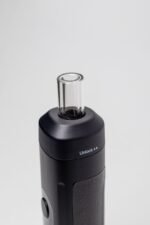 Detalhe do bocal em vidro do Vaporizador ZEN, ideal para uma experiência de vapor puro e limpo.
