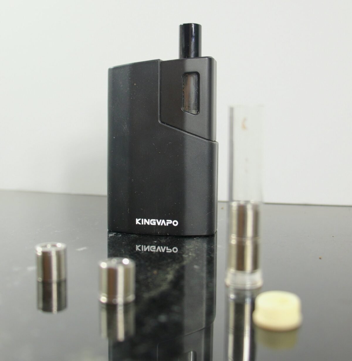 Vaporizador de Ervas Zigg em exibição sobre uma mesa.